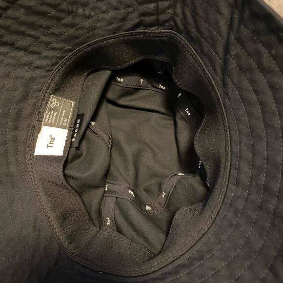 Aritzia TNA Bucket Hat - Picture 3 of 5